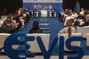 ختام ناجح لمعرض ومؤتمر المركبات الكهربائية EVIS أبوظبي 2025 بإطلاق “مجلس المركبات الكهربائية” وحوارات مستقبلية حول التنقل الذكي
