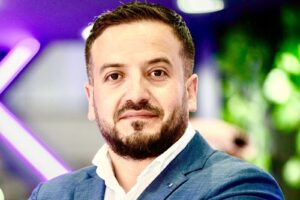 كسر الحواجز: الحوسبة السحابية الهجينة المتعددة كمفتاح للمرونة الحقيقية