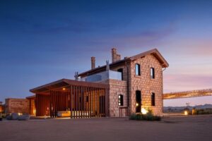 استعد صفاءك الداخلي تحت نجوم العلا وفي سكون صحرائها الآسر