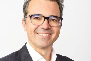 دراسة جديدة من آرثر دي ليتل بالتعاون مع بنوك سعودية تسلط الضوء على تعقيدات التحول الرقمي وتحديات جاهزية الموظفين للخدمات المصرفية متعددة القنوات بالمملكة العربية السعودية