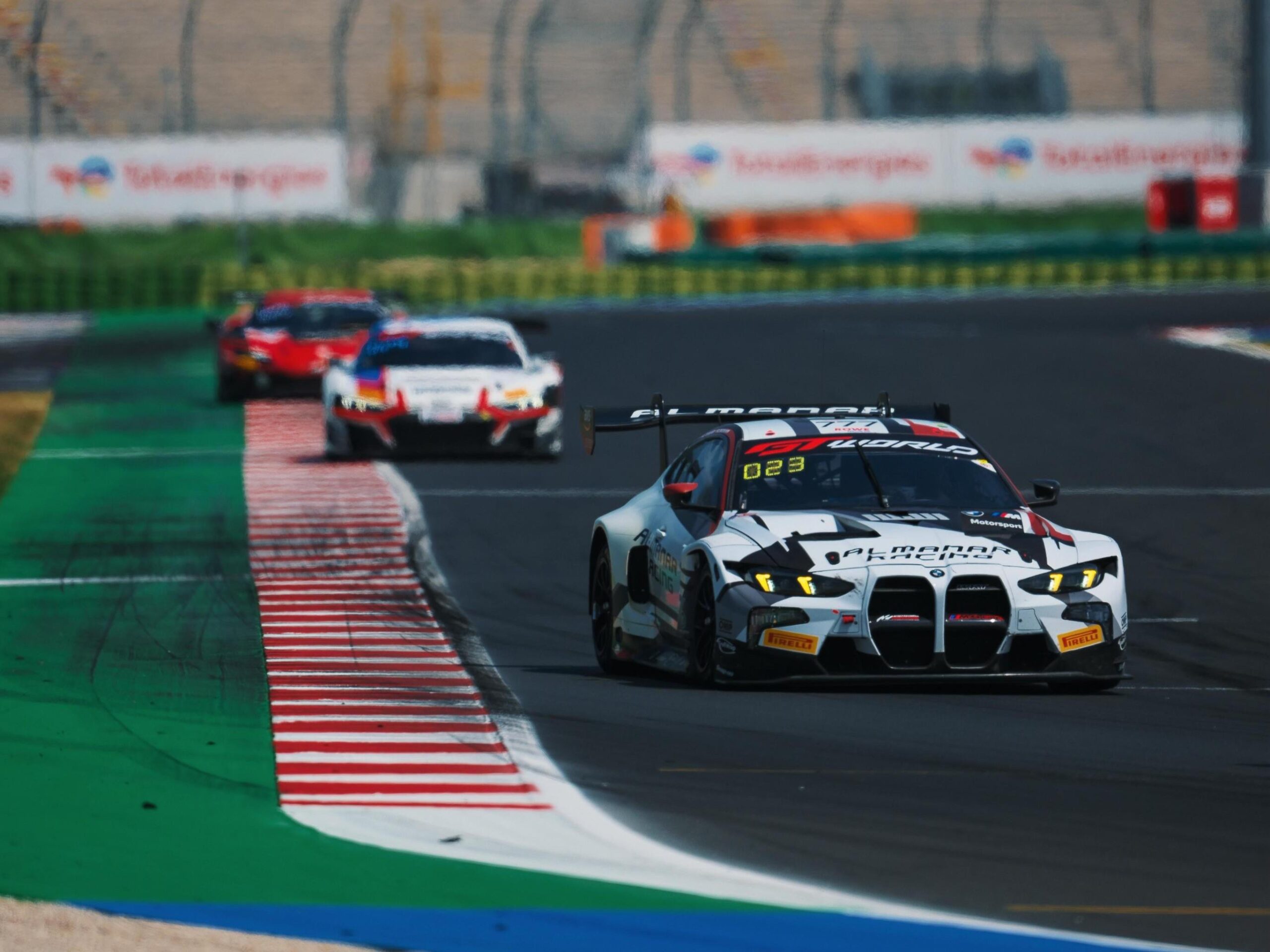 You are currently viewing العُماني الفيصل الزبير وزميله في فريق المنار للسباقات ينز كلينغمان