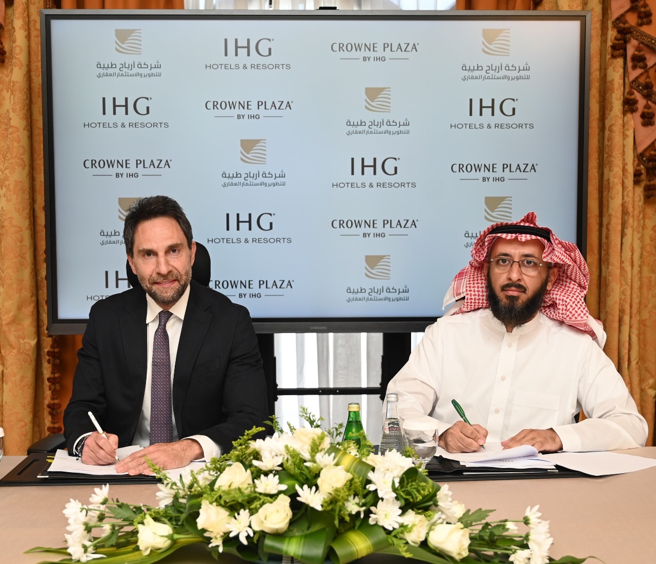 You are currently viewing مجموعة فنادق ومنتجعات IHG تعلن عن توقيع اتفاقية لتطوير فندق كراون بلازا المدينة الحرمين المنورة، لتوسيع محفظتها في المدينة المنورة بالمملكة العربية السعودية