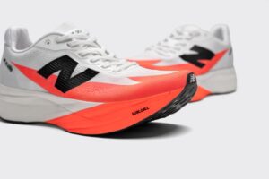 تأجيل التحضيرات للماراثون قد يكون خطوة ذكية، فاليوم تكشف New Balance عن أسرع حذاء لها حتى الآن في المملكة العربية السعودية FuelCell SuperComp Elite v5.