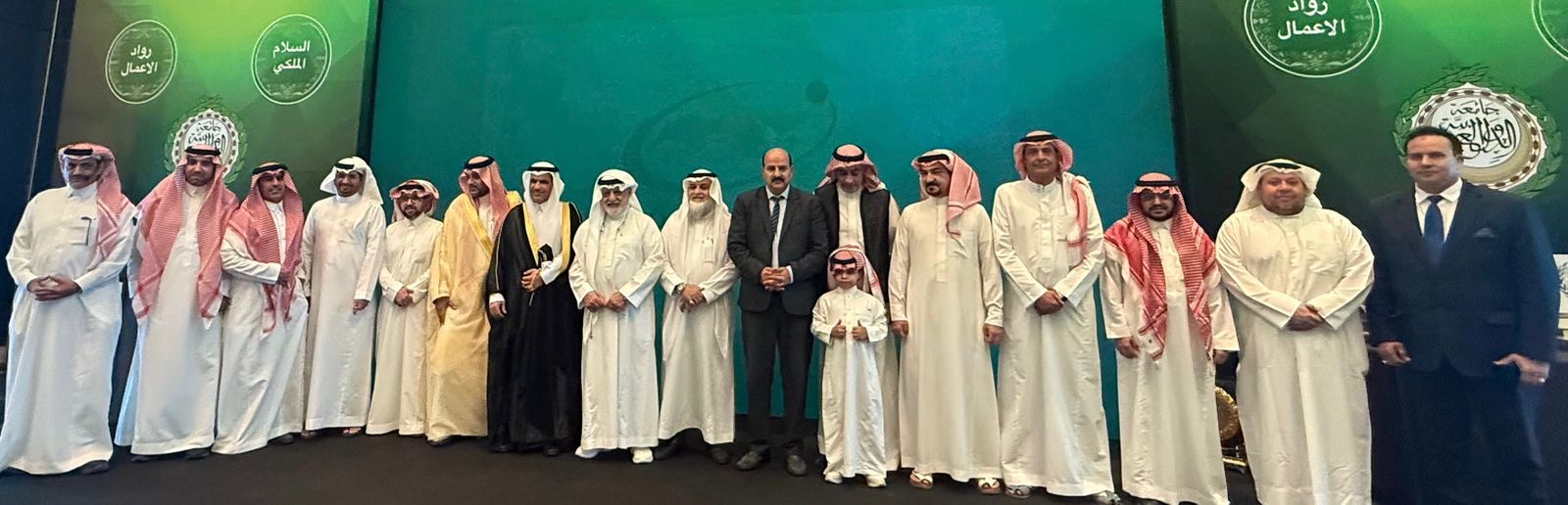 You are currently viewing تكريم ( الهفتاء)  تقديرًا لمسيرته ودعمه للإعلام السعودي