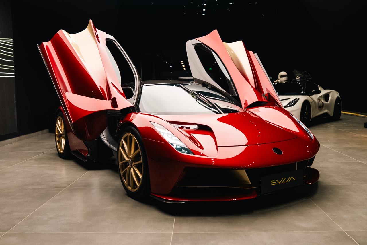 You are currently viewing “الوعلان للتجارة” تُطلق “لوتس إيفيجا” في السعودية: أقوى سيارة كهربائية  في العالم