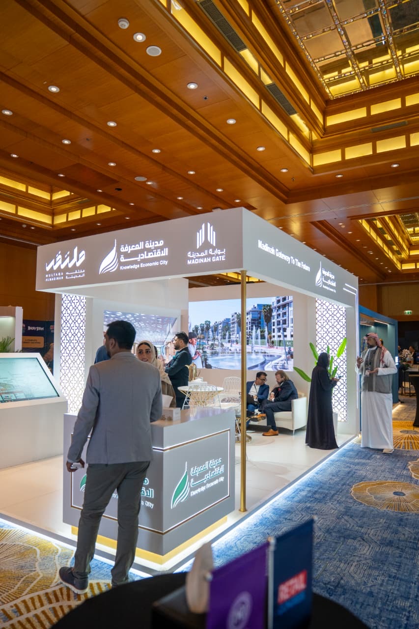 You are currently viewing مدينة المعرفة الاقتصادية تستعرض مشاريعها الرائدة في مؤتمر تجارة التجزئة لمنطقة الشرق الأوسط وشمال إفريقيا 2025، لبناء وجهات عصرية متكاملة في المدينة المنورة