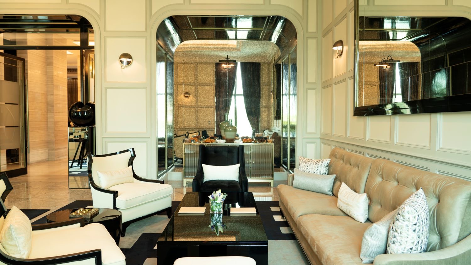 You are currently viewing تعاون استثنائي بين بايريدو وفندق فيرمونت الرياض لتقديم تجربة شاي بعد الظهر الفاخرة في سافوي لاونج