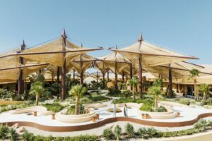 منتجع سيكس سينسيز الكثبان الجنوبية البحر الأحمر يحتفي بعامين من الإلهام والتواصل