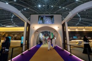 بتنظيم من دارة الملك عبدالعزيز، ملتقى “تاريخ الحج والحرمين الشريفين” بجدة يستعرض أكثر من مئة عام من تاريخ الحج بوثائق نادرة ومخطوطات ومقتنيات أثرية وعروض رقمية مبتكرة