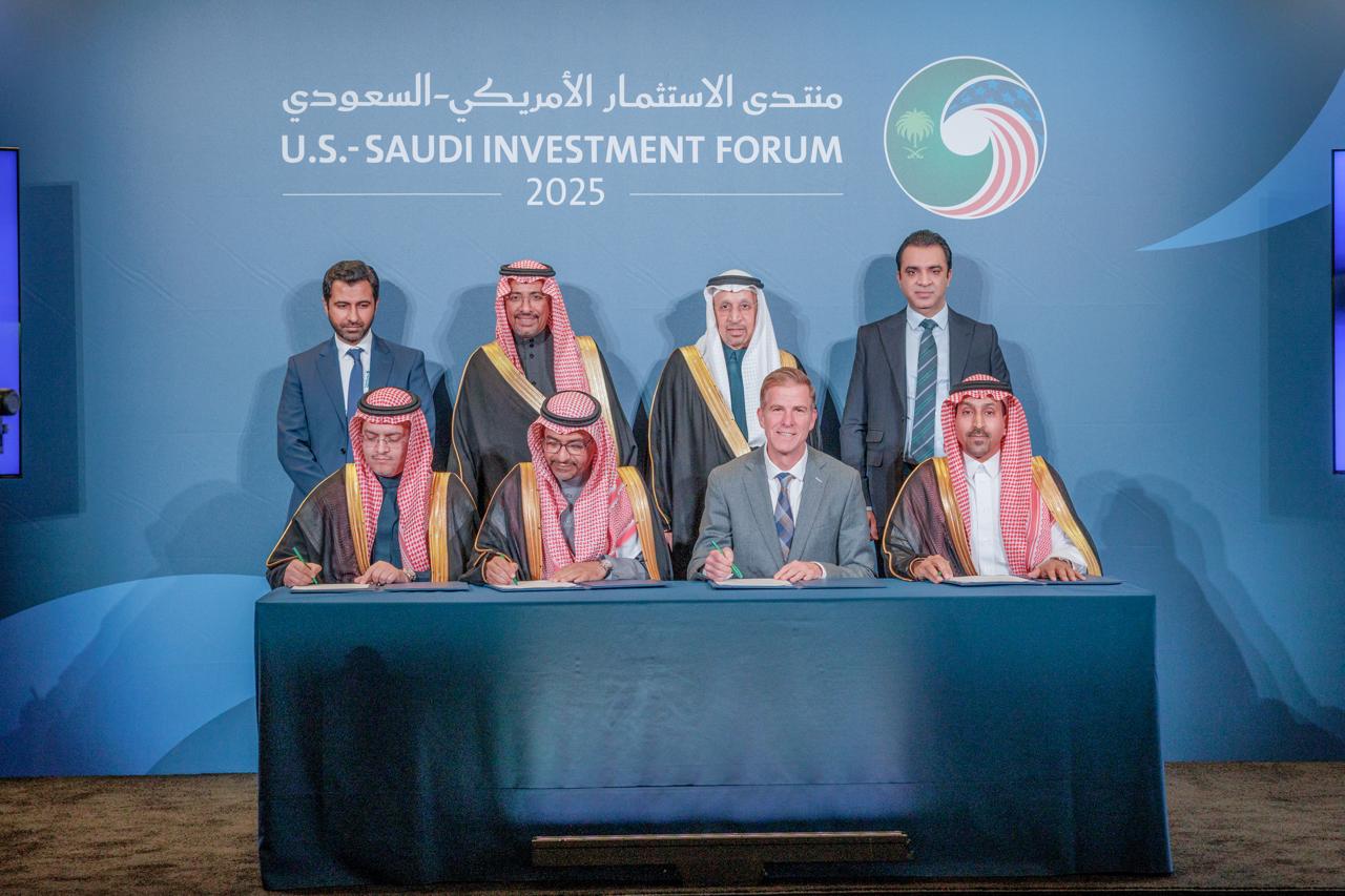 You are currently viewing توقع وزارة الاستثمار السعودية، والمركز الوطني للتنمية الصناعية وشركة ستيلانتيس، وشركة بترومين مذكرة تفاهم تهدف إلى بحث فرص التعاون في مشروع مشترك لتصنيع المركبات داخل المملكة العربية السعودية