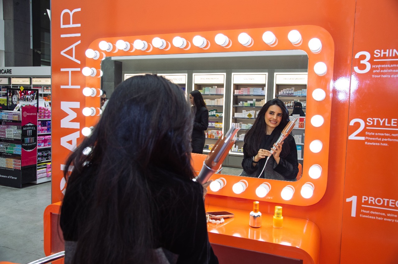 Read more about the article استمتعي بسحر شعركِ مع لمسة فريدة من SHEGLAM Hair، متوفر الآن في جميع متاجر دول الخليج العربي