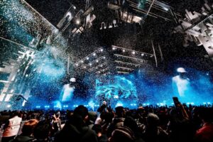 مهرجان ساوندستورم يسدل الستار على نسخة 2025، التي شهدت تحول المهرجان إلى مدينة موسيقية نابضة بالحياة، بمشاركة أكثر من 250 فنانًا عالميًا تألقوا على 14 مسرحًا