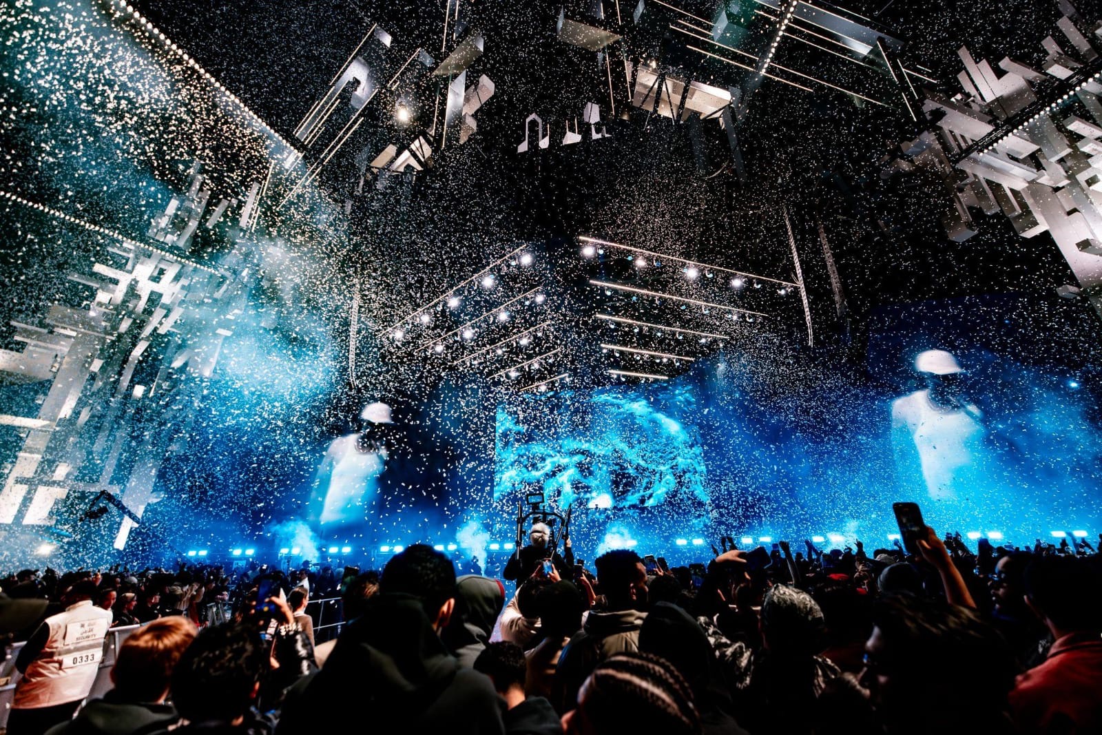 Read more about the article مهرجان ساوندستورم يسدل الستار على نسخة 2025، التي شهدت تحول المهرجان إلى مدينة موسيقية نابضة بالحياة، بمشاركة أكثر من 250 فنانًا عالميًا تألقوا على 14 مسرحًا