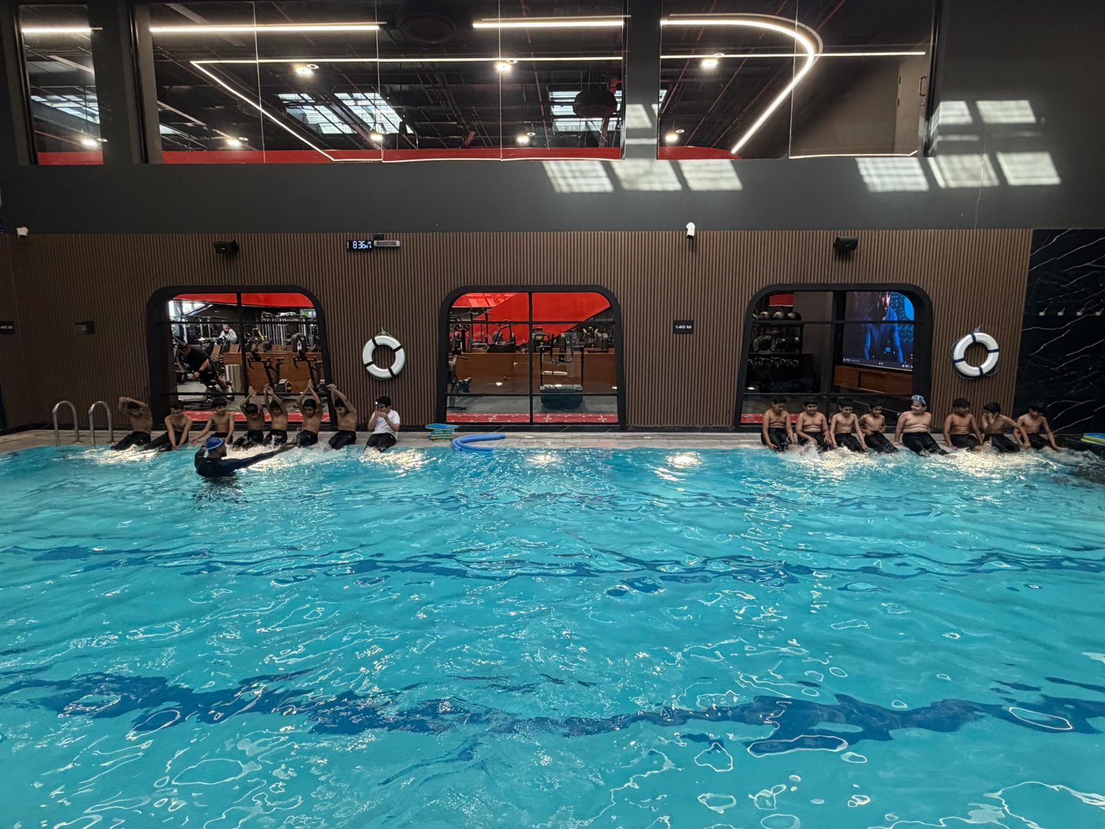 You are currently viewing بالتعاون مع الاتحاد السعودي للرياضة المدرسية ووزارة التعليم لجام تشارك في برنامج “محو أمّيّة السباحة” في مختلف مناطق المملكة