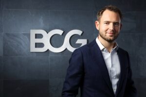 نمو قياسي في صافي الثروة صافي الثروة في المملكة العربية السعودية ليصل إلى 3.70 تريليون دولار في عام 2024