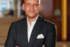 كفاح بن حسين يتولى إدارة جبل عمر حياة ريجنسي مكة