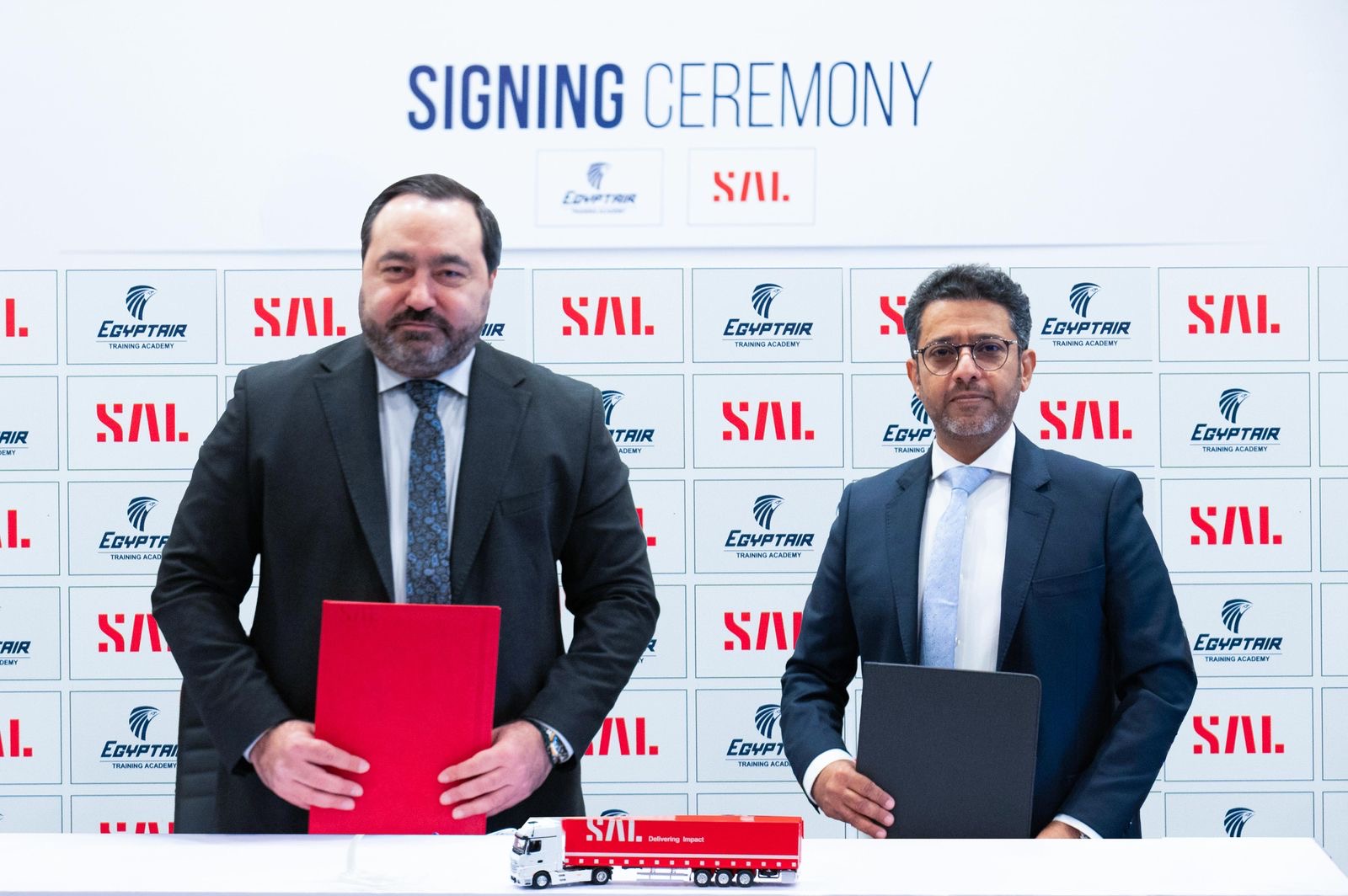 You are currently viewing “سال” و”أكاديمية مصر للطيران” توقعان عقد لتطوير برامج متقدمة في قطاع النقل الجوي