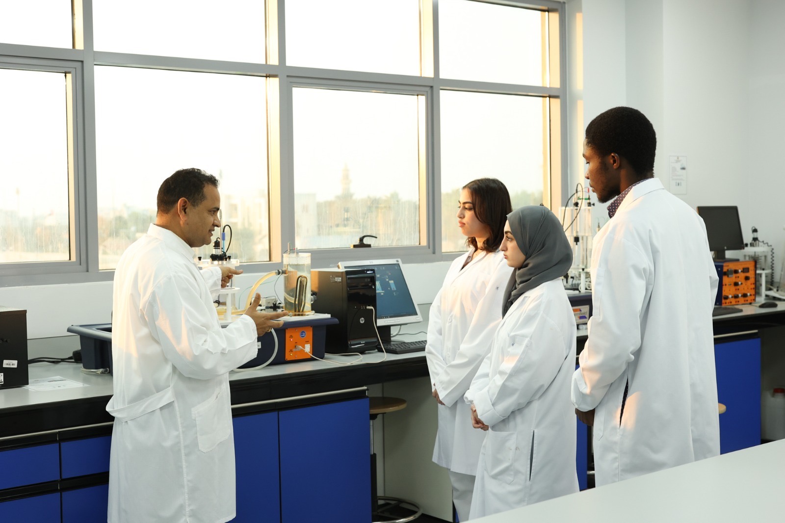 You are currently viewing بنمو سنوي يبلغ 10٪، يواصل قسم الهندسة الكيميائية لدى الجامعة الأمريكية في رأس الخيمة إعداد مهندسين مُؤهلين لمواجهة تحديات الطاقة والاستدامة المستقبلية