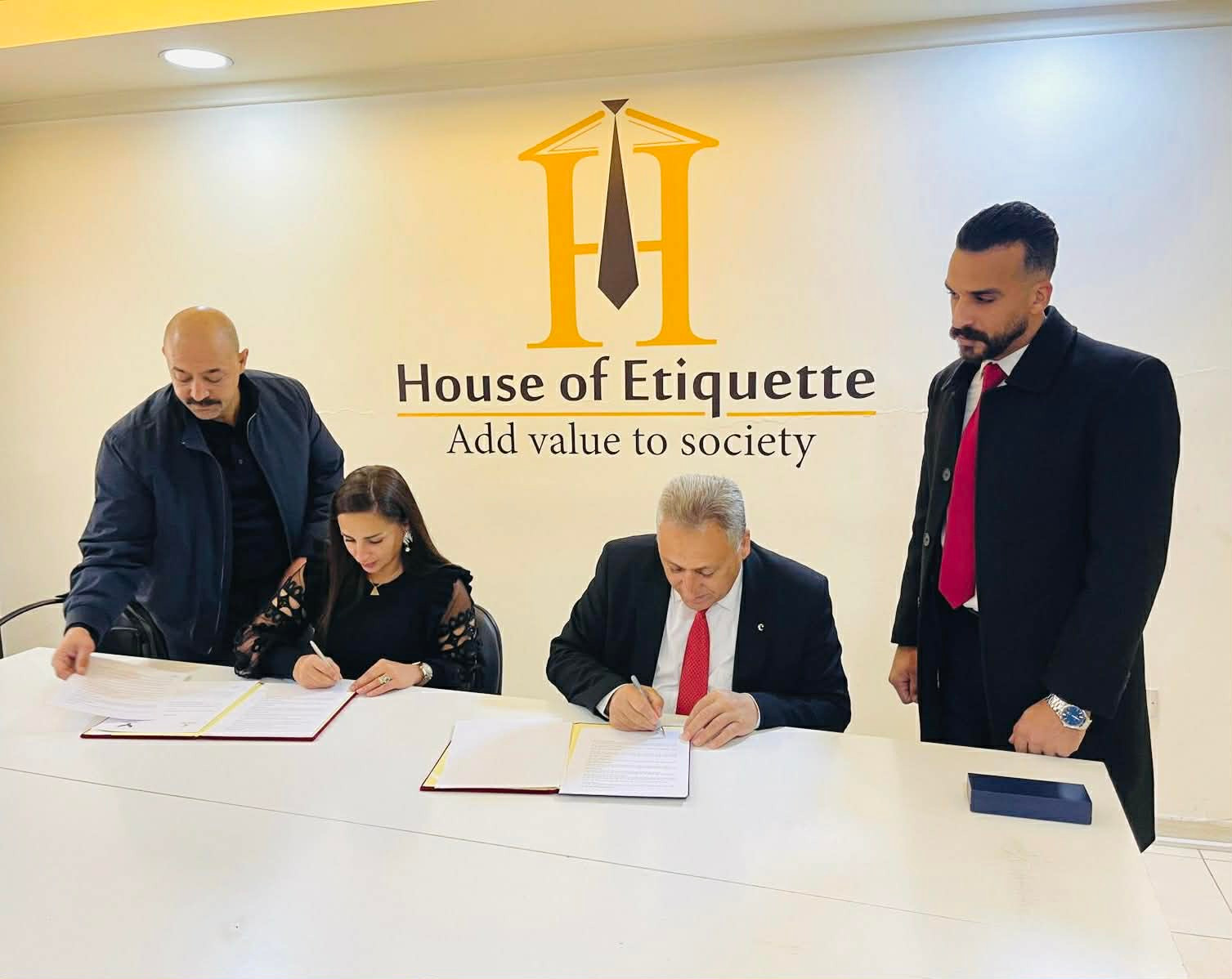 You are currently viewing توقيع اتفاقية تعاون أكاديمي ومهني بين أكاديمية بيت الإتيكيت وجامعة الاستقلال في دولة فلسطين