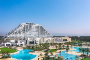 هيفاء وهبي تُشعل أجواء عيد الحب بحفل مباشر في مدينة الأحلام المتوسطية بقبرص