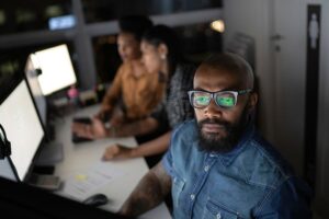 تقرير سبلنك: الذكاء الاصطناعي الآلي يحتل مركز الصدارة في مسار مديري أمن المعلومات نحو المرونة الرقمية