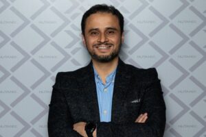 مصانع الذكاء الاصطناعي: من التجارب إلى التشغيل على نطاق المؤسسات والاعمال