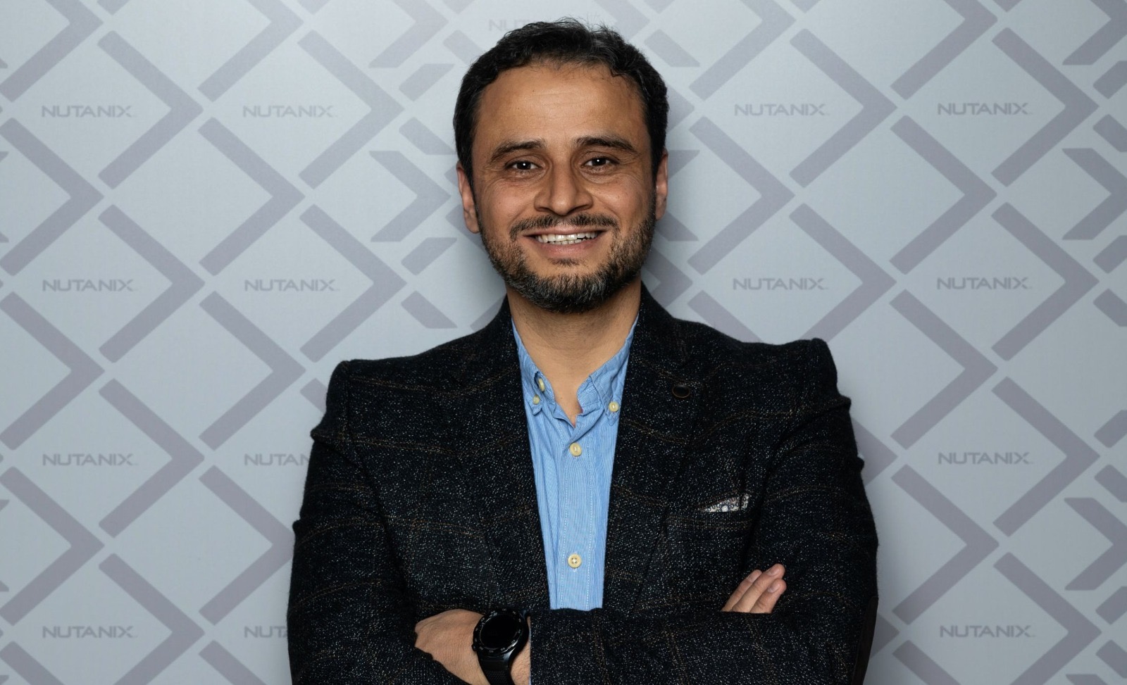 Read more about the article مصانع الذكاء الاصطناعي: من التجارب إلى التشغيل على نطاق المؤسسات والاعمال