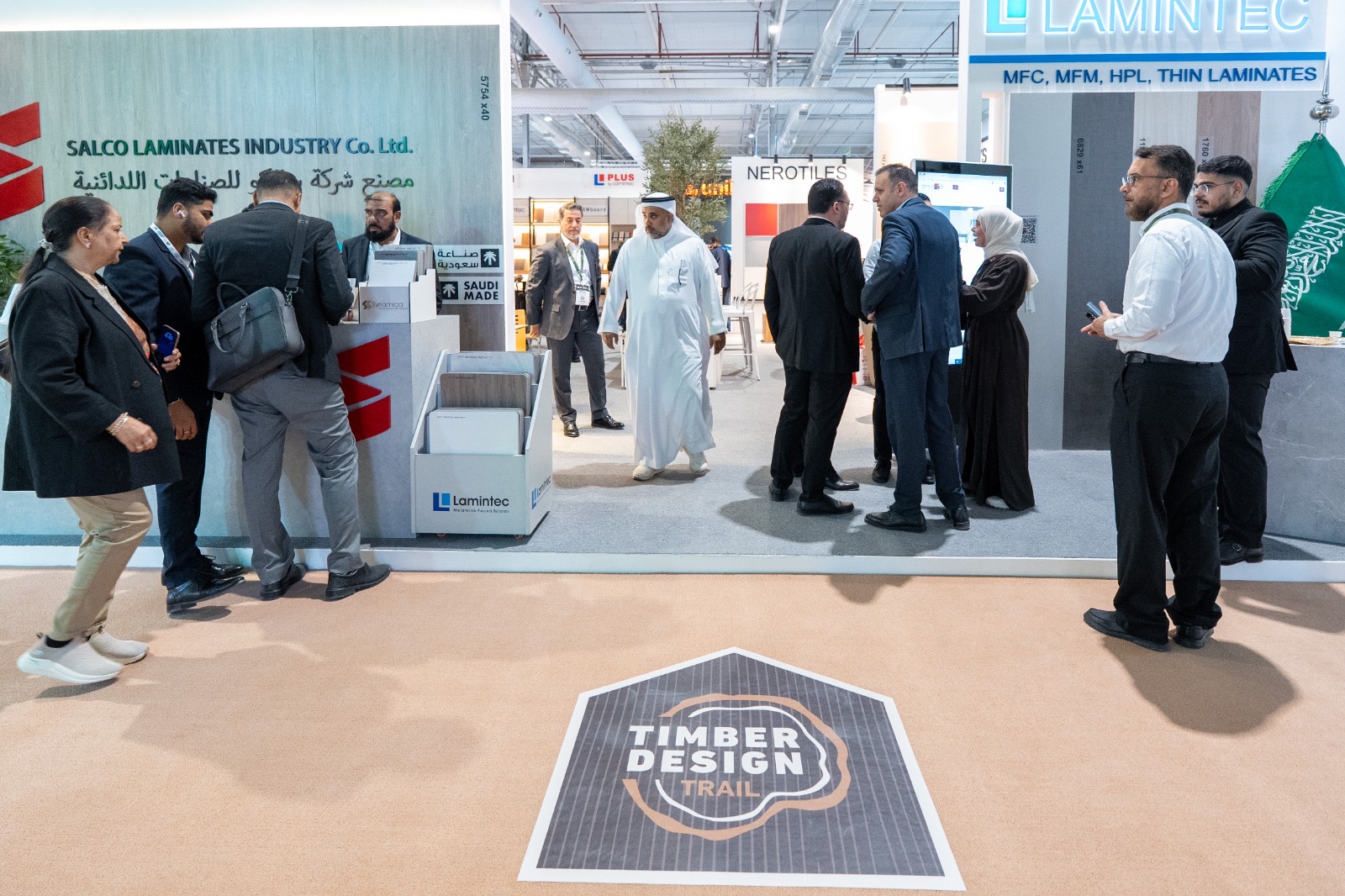 You are currently viewing بالتزامن مع «Big 5 Construct Saudi»، ينطلق معرض «Saudi Wood Expo» في الرياض بمشاركة واسعة من قطاع الأخشاب والصناعات الخشبية من مختلف أنحاء العالم على مدى ثلاثة أيام.