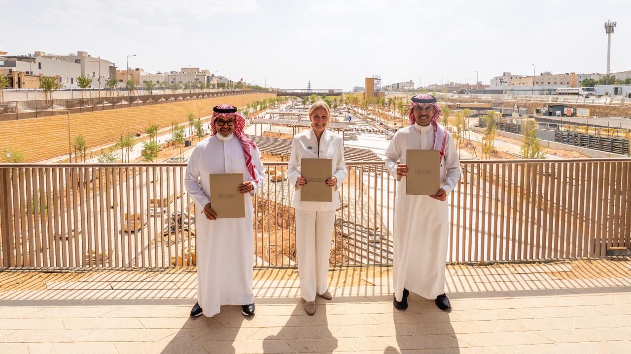 You are currently viewing ركاز العقارية” تُرسّخ مكانتها كمطور عالمي بشراكة استراتيجية لتطوير وجهة ضيافة رياضية بـ 700 مليون ريال  تعزيزاً لقطاعي الضيافة والرياضة.. “ركاز العقارية” تشارك في تطوير مشروع استثماري بـ 700 مليون ريال في الرياض