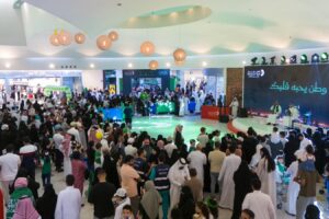 بمبادرة ترحيبية عبر جسر الملك فهد وفعاليات تراثية وسحوبات كبرى. الظهران مول يشارك زواره بهجة اليوم الوطني الـ96