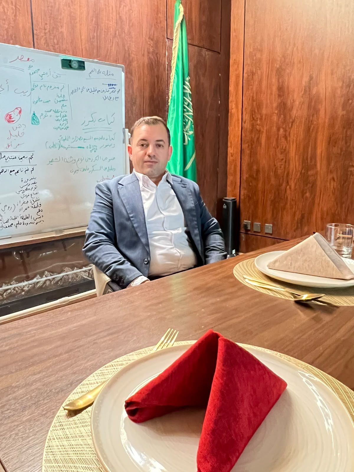 You are currently viewing في لقاء خاص، نستضيف السيد محمود محمد رمضان، المعروف باسم أبو بيبرس، المدير التنفيذي لشركة وشنة كرز المالكة لمطعم وشنة.