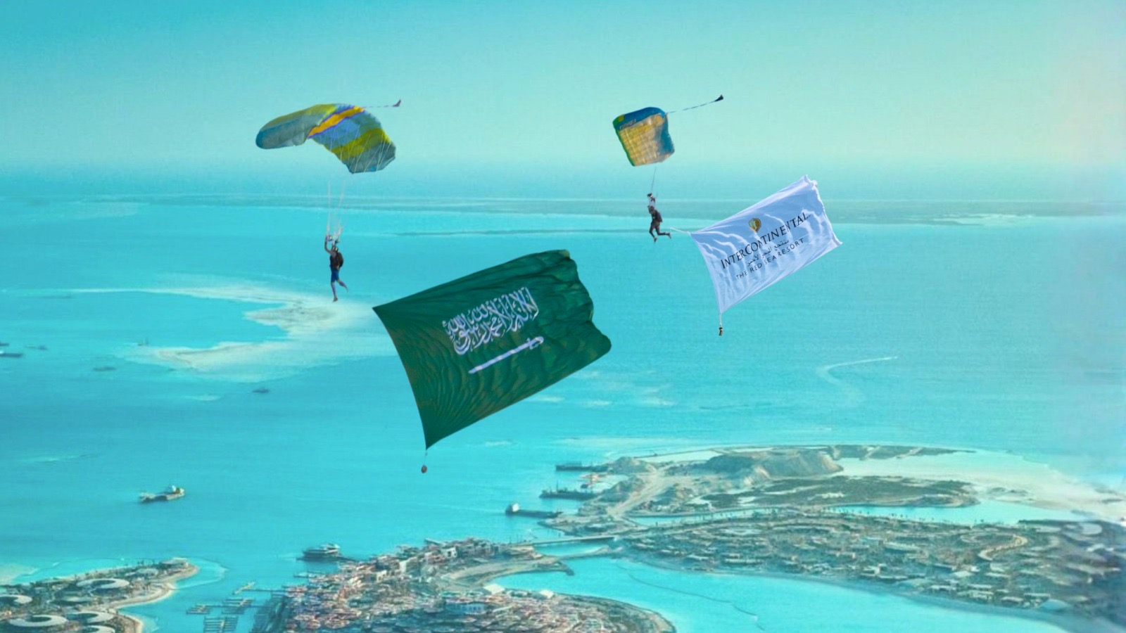 You are currently viewing منتجع إنتركونتيننتال البحر الأحمر يرتقي باحتفالات اليوم الوطني السعودي إلى آفاق جديدة مع قفزة مظلية تاريخية فوق البحر الأحمر